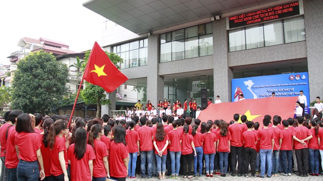 Thầy trò Ngoại thương hướng về biển đảo quê hương - ảnh 1